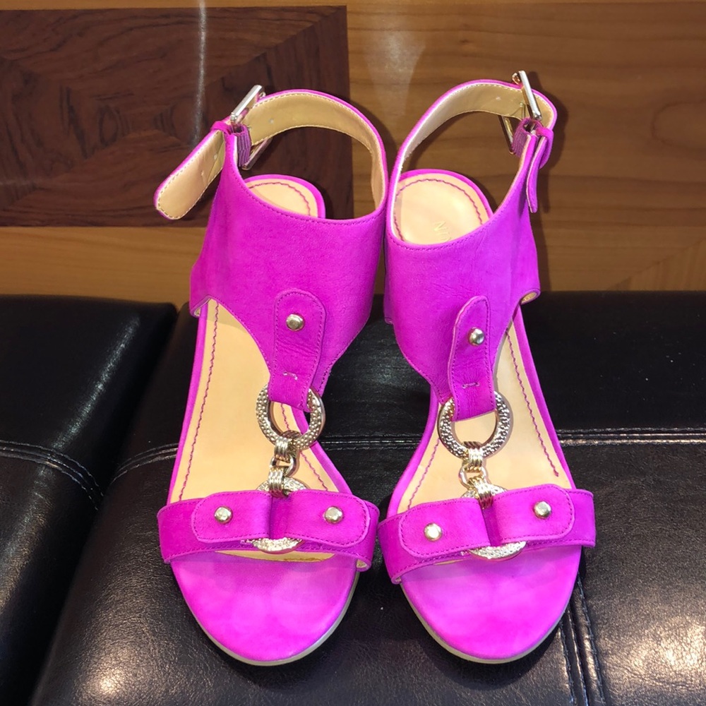 NINE WEST magenta heels